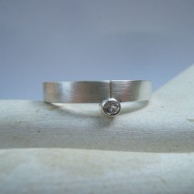 Ring strak zilver met topaas 